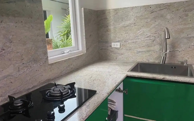 Hidden Villa Oasis Private Pool 2km to Beach&mall