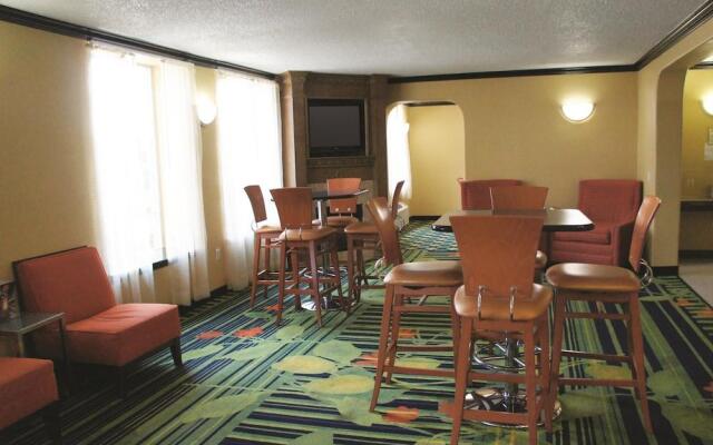 La Quinta Inn & Suites By Wyndham Tulsa Central
