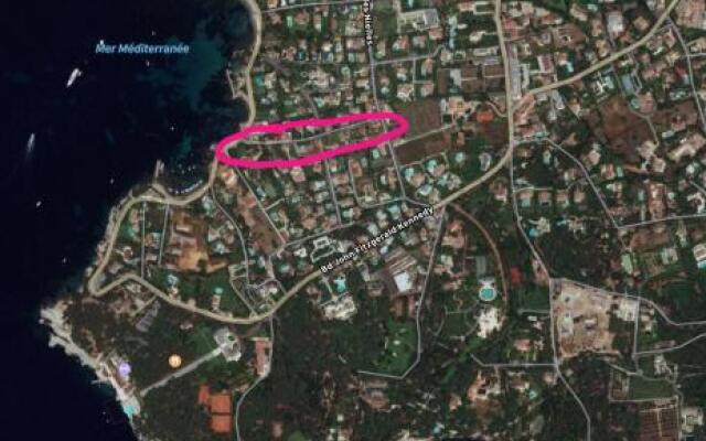 CHEZ ZIZOU - F2 CAP Dâ€™ANTIBES VERSANT OUEST