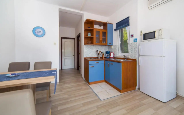Apartments by the sea Brist, Makarska - 11078