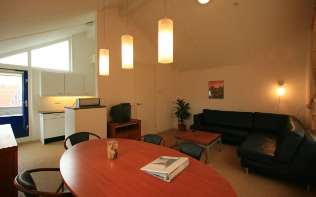 Detached holiday home with combi-microwave at the Schildmeer