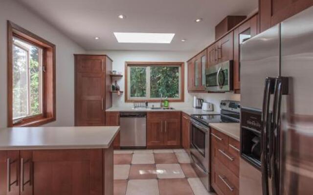 Whytecliff Park place near ocean