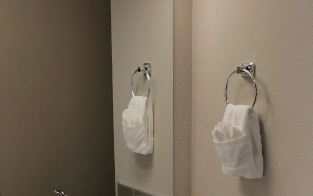 Sandhill Inn & Suites