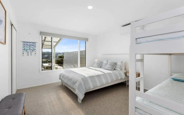 SALTWATER HOUSE - Opposite the beach and views over the lake! – Guest Rooms – Ocean Grove