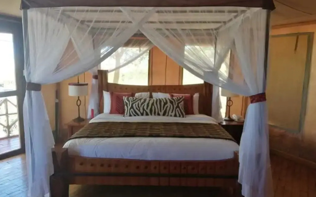 Emayian Luxury Camp