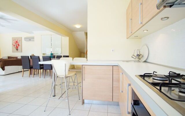 Larmos Villa