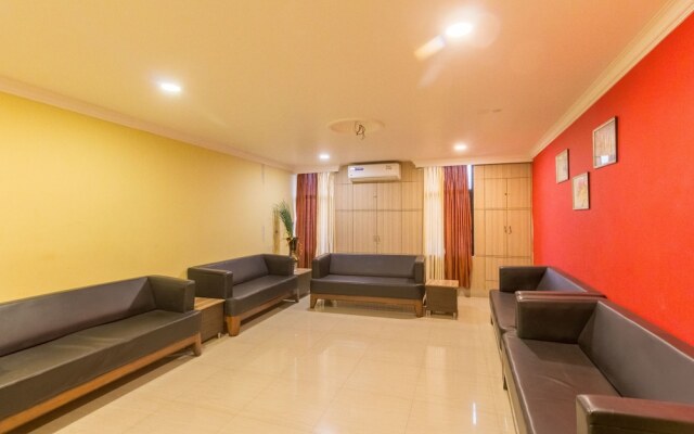 OYO 5332 Hotel Parnil Palace 1