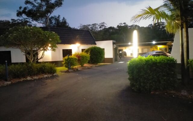 Midway Motel and Villas