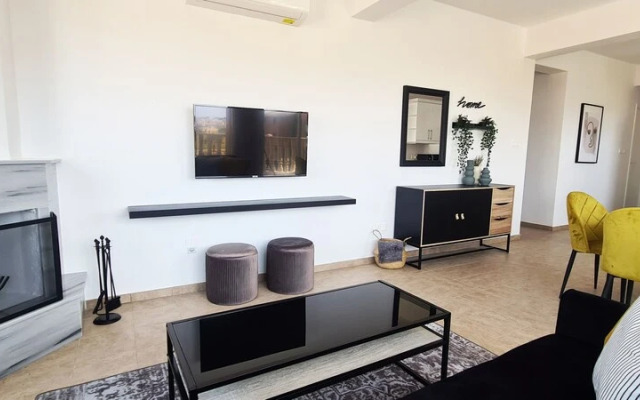 Phaedrus Living: Cityview Luxury Flat Walnut Grove 304