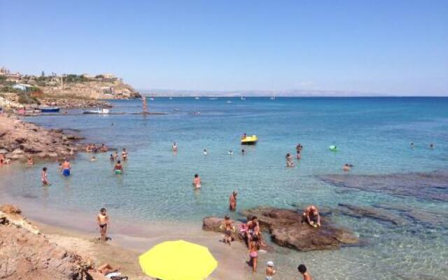 Casa indipendente con ampia veranda