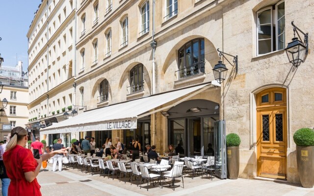 Luxury 2 Bedroom With AC - Louvre & Champs Elysees