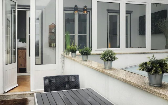 Frs002 Floresold Town: Elegant Studio W/ Patio