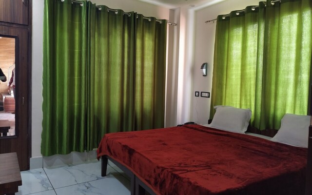 Hotel The Raja Palace
