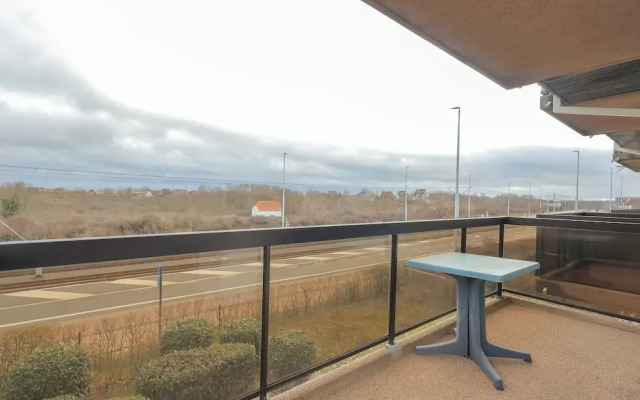 Bright Apartment With Terrace in Oostduinkerke