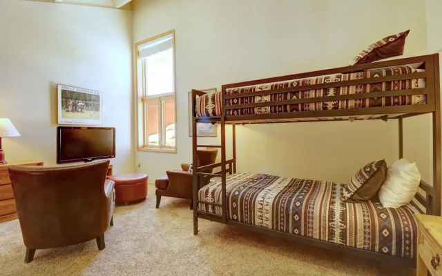 Alluring Lofty Condo In East Village - PG310 by RedAwning