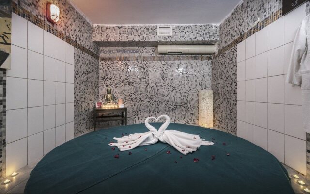 Rox Resort Hotel