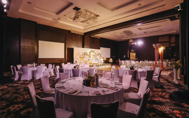 Radisson Blu Hotel, Dubai Canal View Hotel