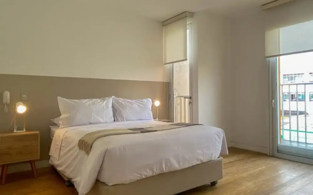 w Bright 2BR Duplex With Balcony in Barranco