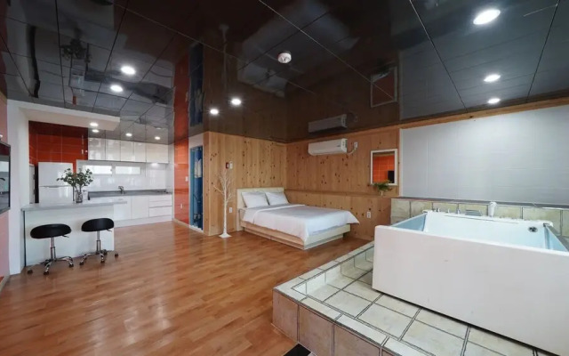 Geoje Memory Kids Pool Villa