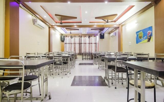 OYO 46533 Ravi Palace