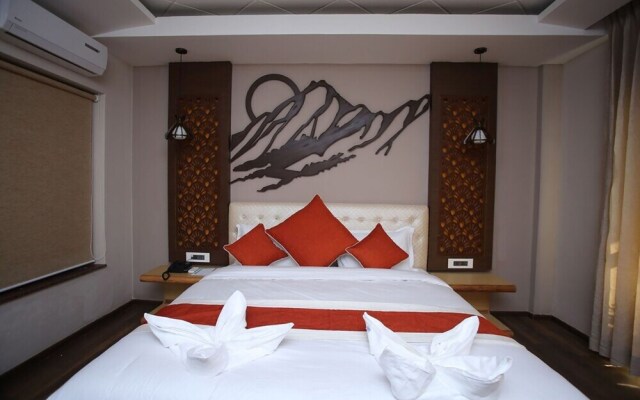 Kings Hotel Rajkuti
