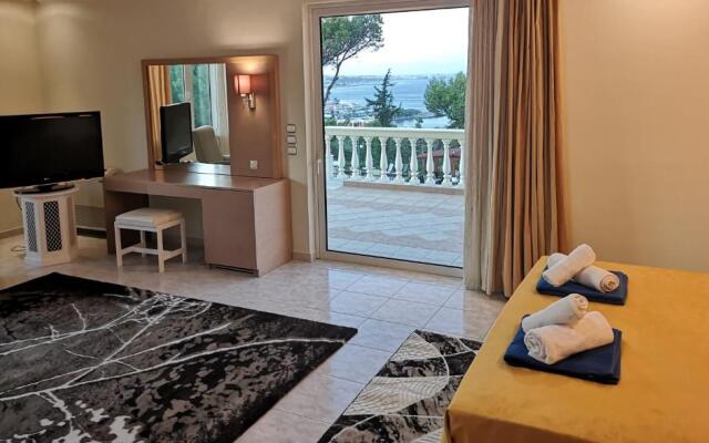 Filoxenia in Blue Louis Luxury Villa