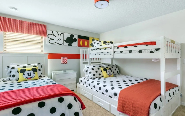 Special Offer Spacious Home With Pool!