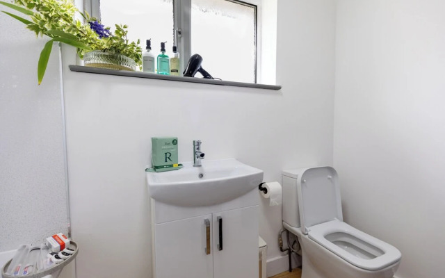 Norwich - House - Sleeps 7 - Parking - Garden