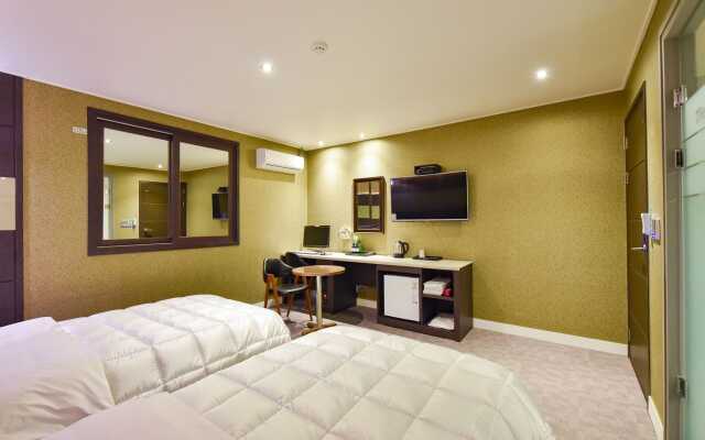 Two Heart Hotel Gimhae Waterpark