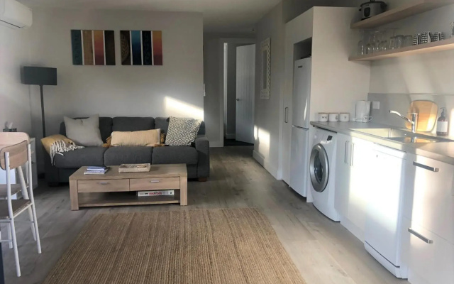 Brand New Apartment a Few Minute's Walk from Town