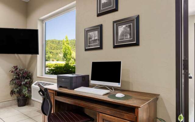 Super 8 by Wyndham Roseburg