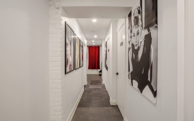 Theatre Hotel by Lodgo