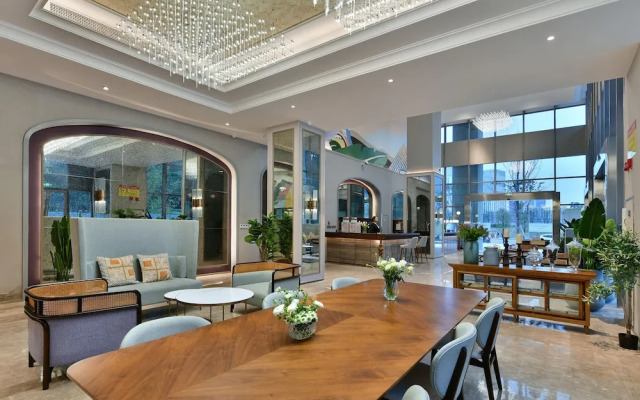 Mercure Yibin Port