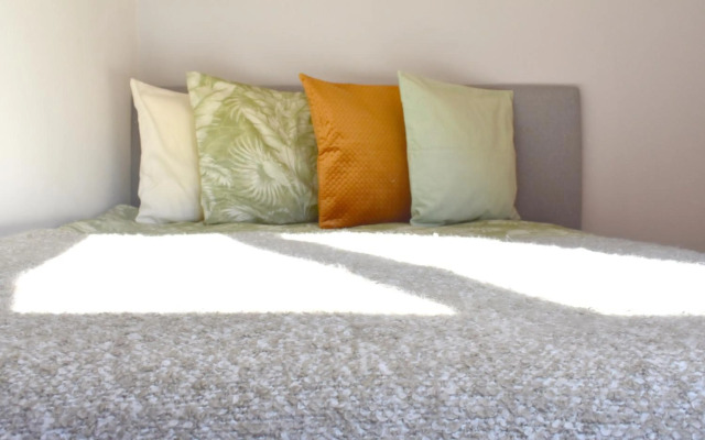 NEW CENTRAL ROOFTOP with private WELLNESS, Sauna & Whirlpool bath