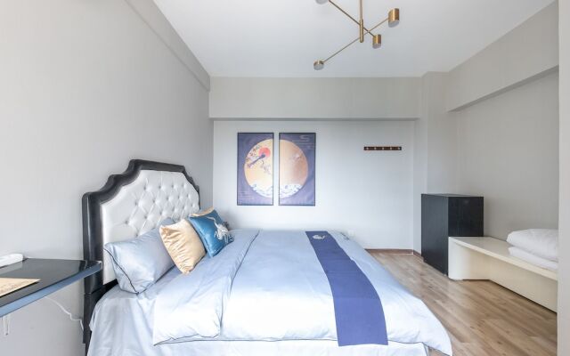 Xi'an City Center View Apartment