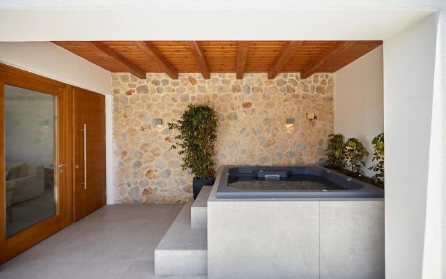 Kamini White I Villa