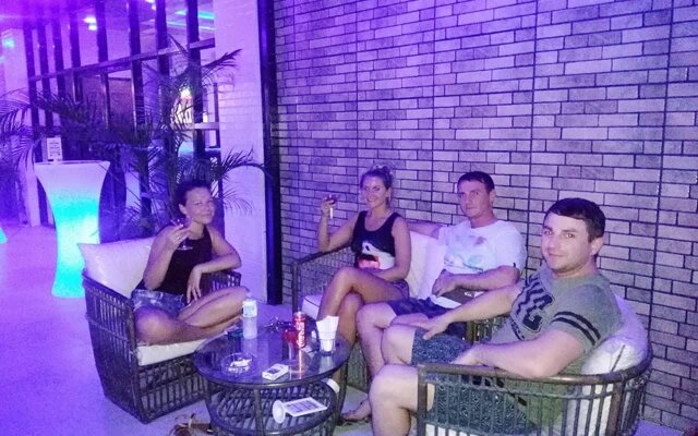 HalfWay House Hostel - Mactan Cebu Airport