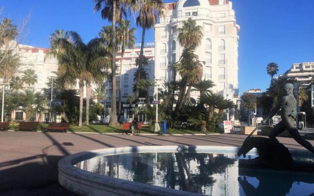 T2 proche de la gare, à 10 minutes à pieds de la Croisette, piscine & parking dans résidence de haut standing