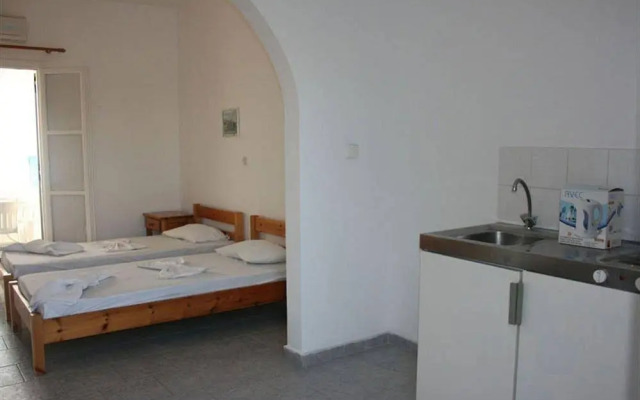 Lazino Studios & Apartments