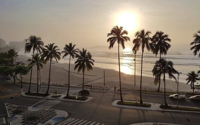 Apto pé na areia na Praia Pitangueiras
