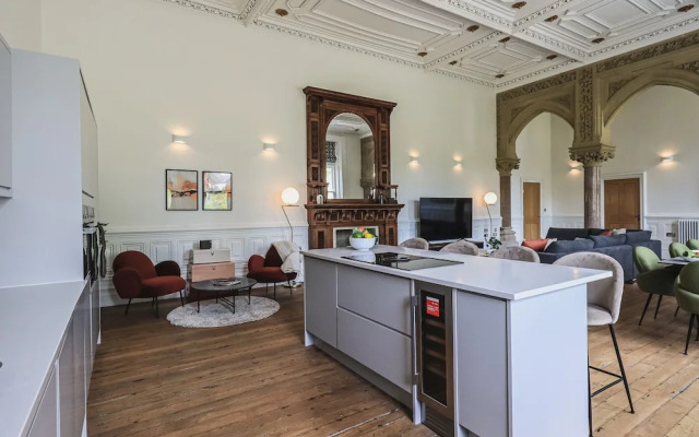 The Wilfred Suite Stone Cross Mansion