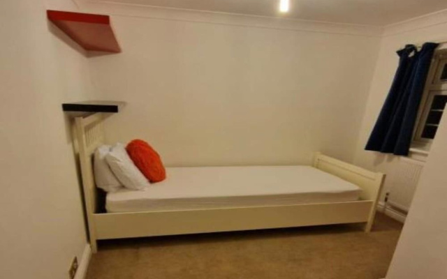 Standard Single Room - Shared