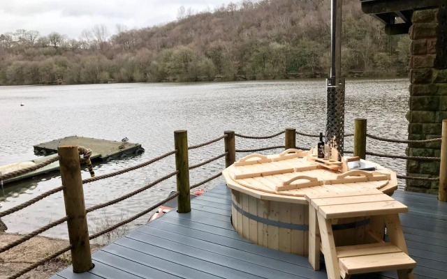 Horton Lodge Boathouse