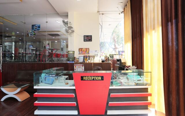 OYO 7828 Hotel Saket