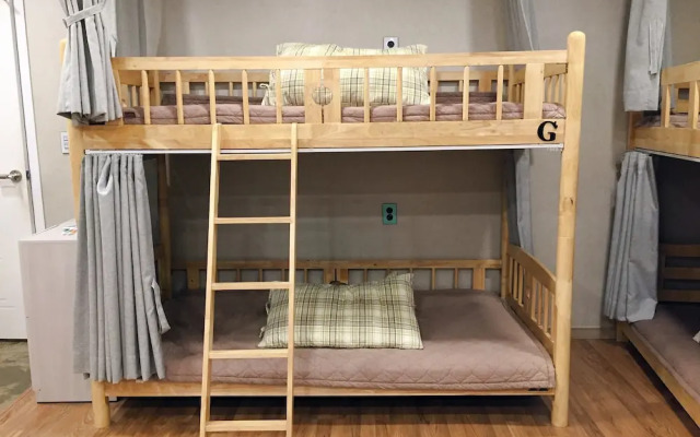 Flat B Hostel - Hostel