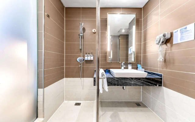 Holiday Inn Express Chongqing Guanyinqiao by IHG