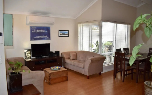 Spacious Home In Mount Hawthorn Next To Lake Monger