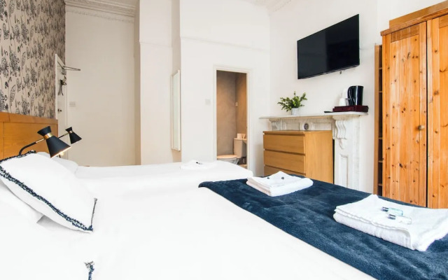 OYO The Lodge Bournemouth