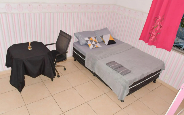 Quarto em residência tranquila e familiar