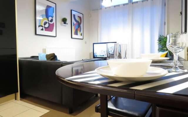 Tudors eSuites Park Central Apartment